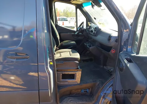 2019 Mercedes-Benz Sprinter 2500 High Roof V6 z USA, uszkodzony, nr VIN WD4PF1CD2KP142447